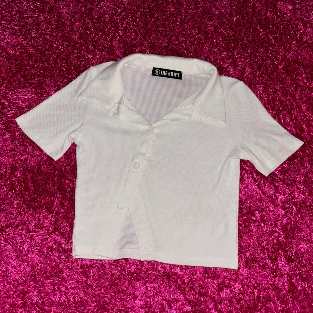 THE KRIPT ASYMMETRICAL BOTTON UP CROP TOP 💋